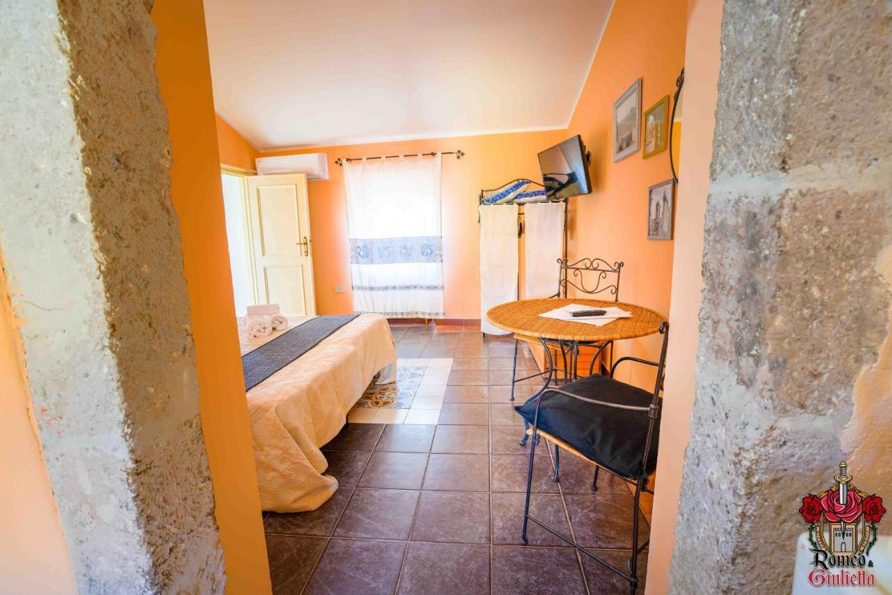 Romeo & Giulietta Rooms Боса Экстерьер фото